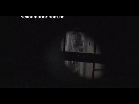 ❤️ ブロンドが空洞のレンガの後ろに隠れた近所の盗撮犯に密かにビデオ撮影される ️❌  セックス ❌️❤